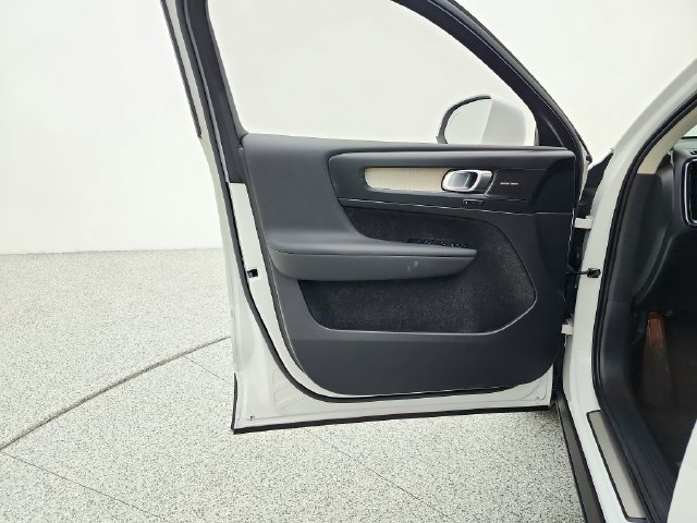 Used 2024 Volvo XC40 B5 Plus w/ Protection Package Premier AWD/4WD image 29