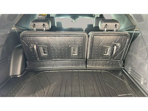Used 2022 Chevrolet Traverse LT w/ Midnight/Sport Edition FWD image 21