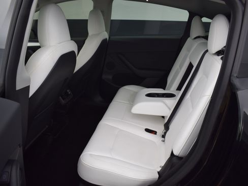 Used 2023 Tesla Model Y Long Range image 14