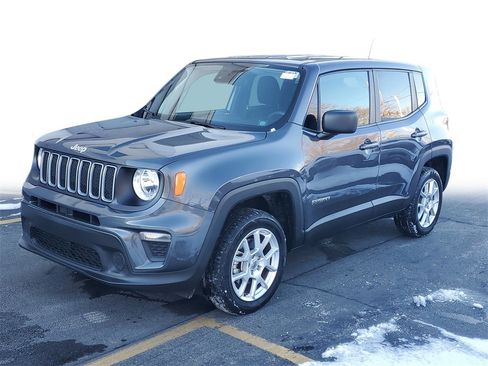 Used 2023 Jeep Renegade Latitude image 3
