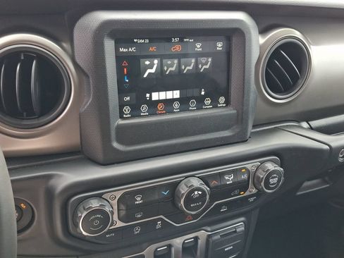 Used 2022 Jeep Wrangler Sport AWD/4WD image 22