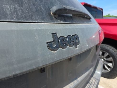 Used 2021 Jeep Grand Cherokee Laredo X AWD/4WD image 13