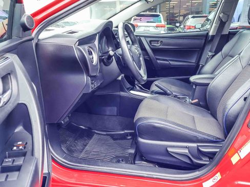 Used 2017 Toyota Corolla SE image 2
