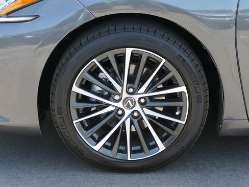 Used 2024 Lexus ES 350 w/ Premium Package FWD image 9