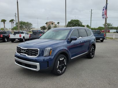 Used 2024 Kia Telluride S w/ S Sunroof Package