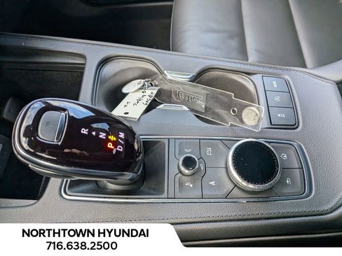 Used 2025 Cadillac XT4 Premium Luxury image 16