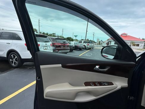 Used 2017 Kia Sorento AWD image 25