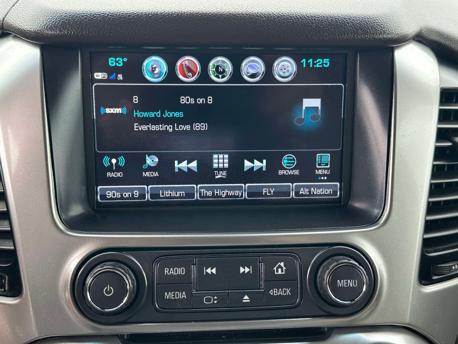 Used 2019 Chevrolet Suburban Premier AWD/4WD image 10