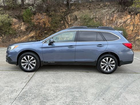 Used 2015 Subaru Outback 2.5i Limited image 2