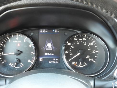 Used 2018 Nissan Rogue SL w/ Premium Package image 13