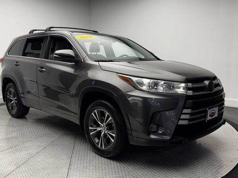 Used 2018 Toyota Highlander Plus w/ Protection Package #3 AWD/4WD image 43