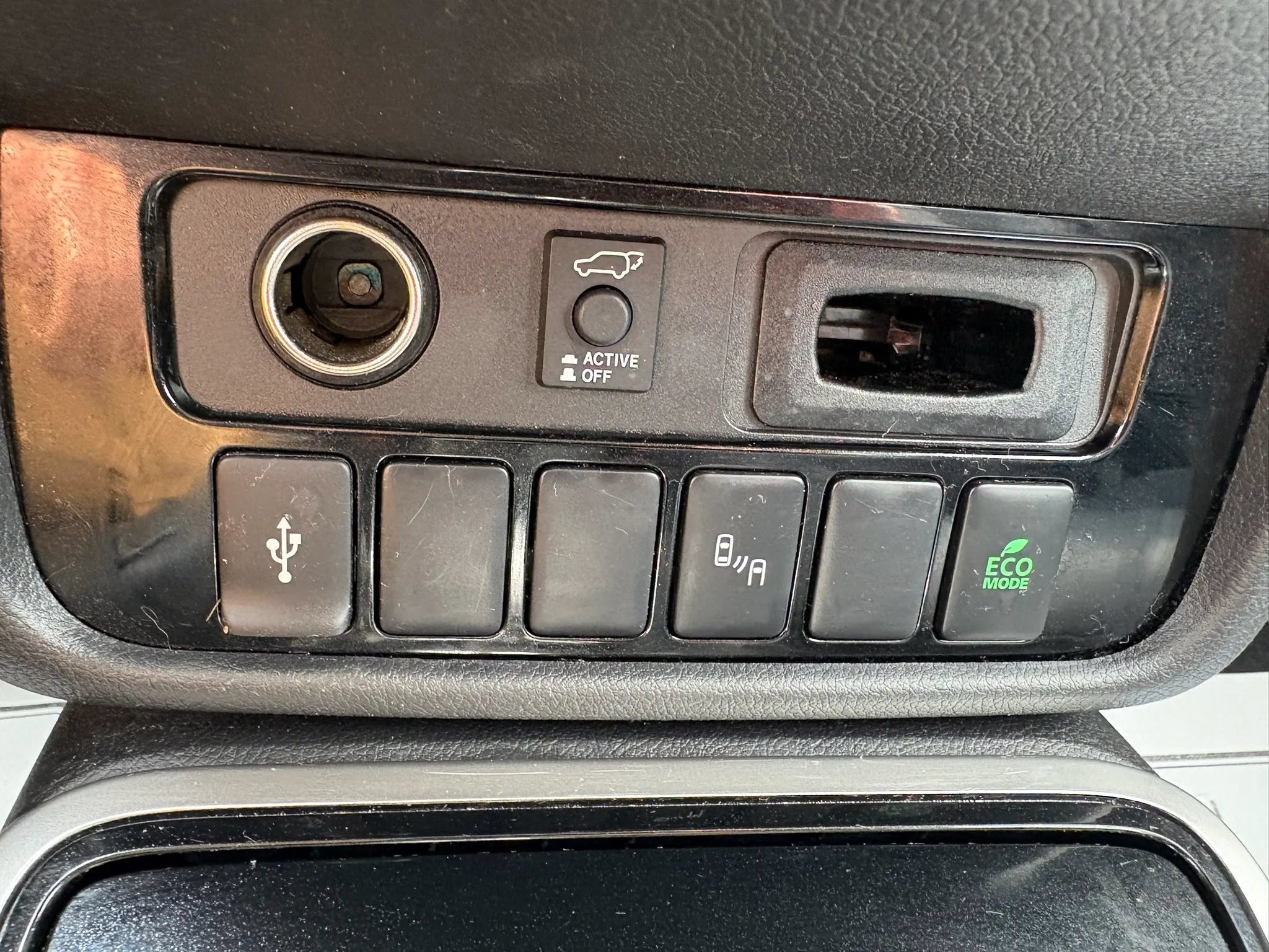 Used 2020 Mitsubishi Outlander SEL AWD/4WD image 22