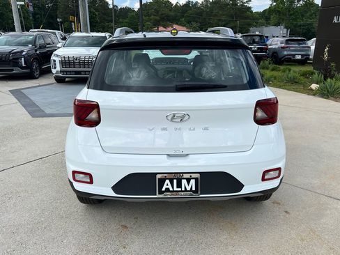 New 2025 Hyundai Venue Limited image 6