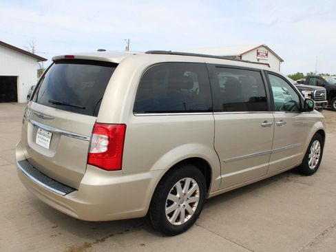 Used 2015 Chrysler Town & Country Touring w/ Driver Convenience Group FWD image 8