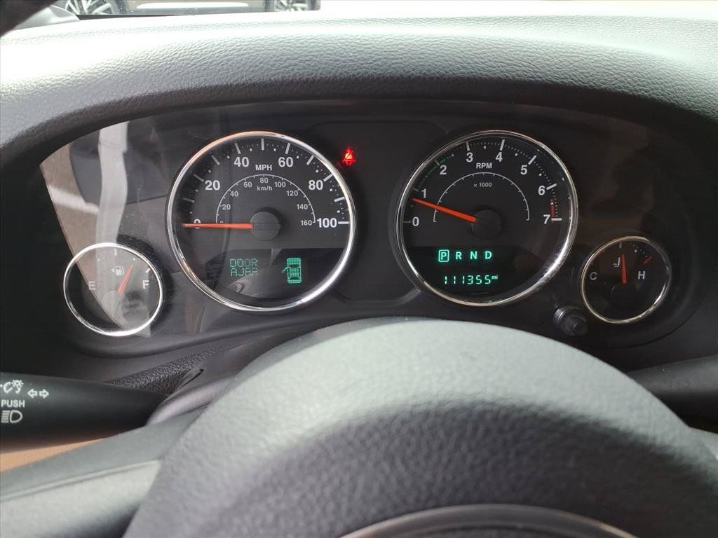 Used 2015 Jeep Wrangler Unlimited Sahara w/ Dual Top Group AWD/4WD image 12