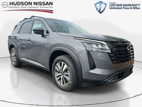 New 2026 Nissan Pathfinder SL image 1