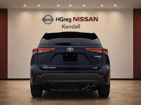 Used 2021 Toyota Highlander XLE image 5
