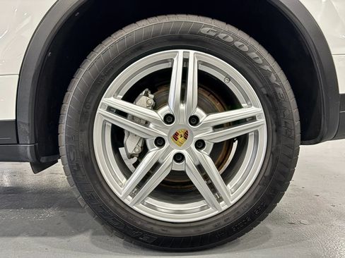 Used 2017 Porsche Cayenne S w/ Premium Package AWD/4WD image 53