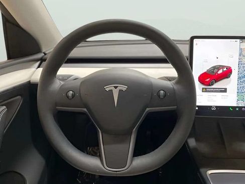 Used 2024 Tesla Model Y 2WD image 11
