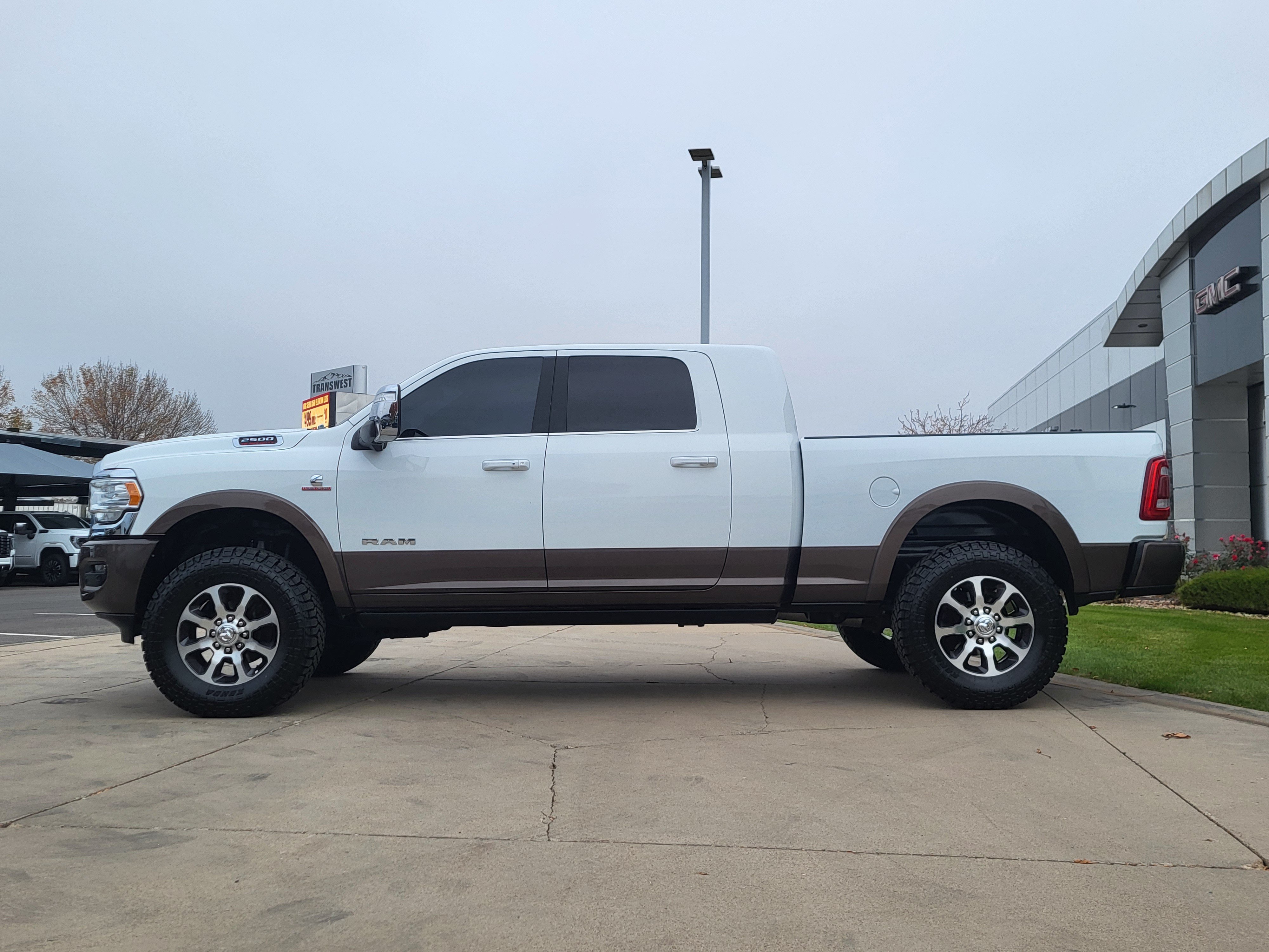 Used 2023 RAM 2500 Limited AWD/4WD image 2