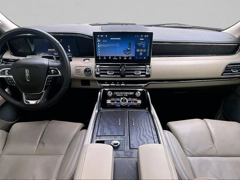 Used 2024 Lincoln Navigator Reserve AWD/4WD image 8