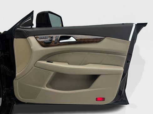 Used 2012 Mercedes-Benz CLS 550 image 41