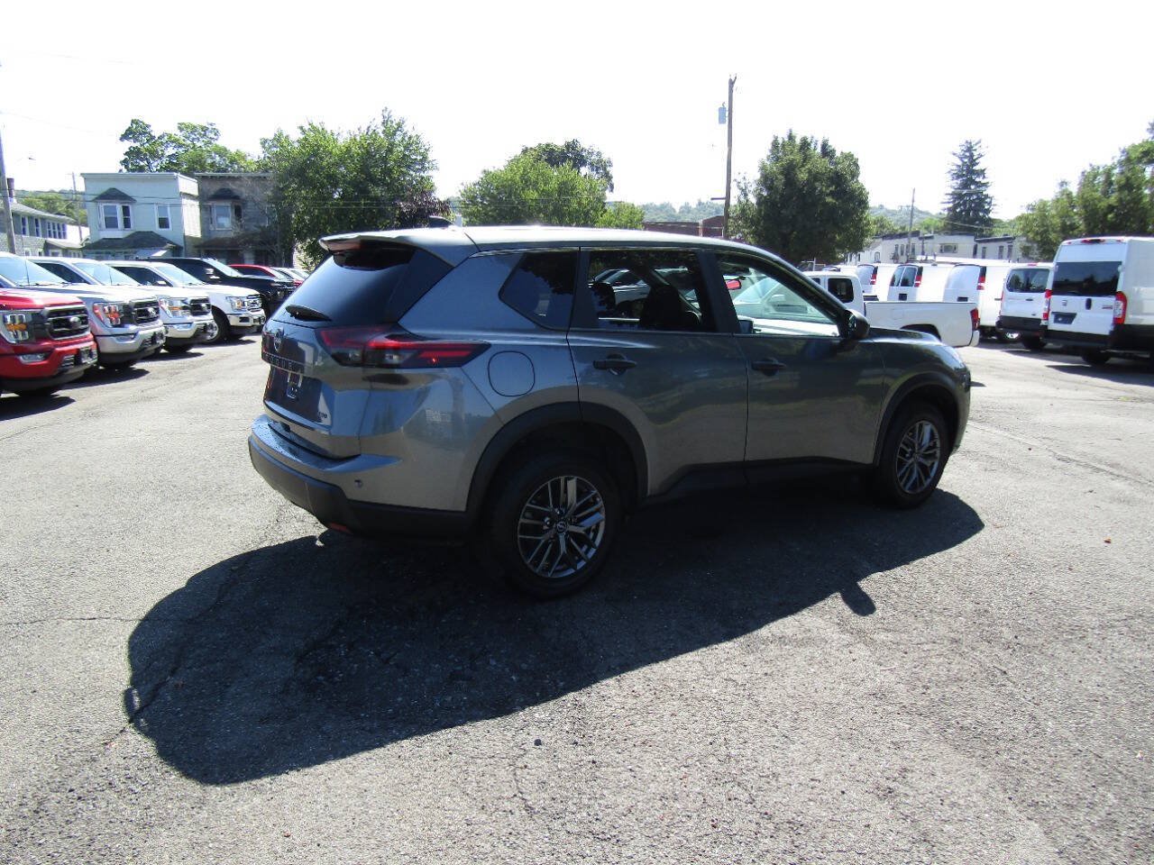 Used 2024 Nissan Rogue S AWD/4WD image 8