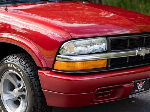 Used 2001 Chevrolet S10 Pickup LS w/ Preferred Equipment Group RWD image 30