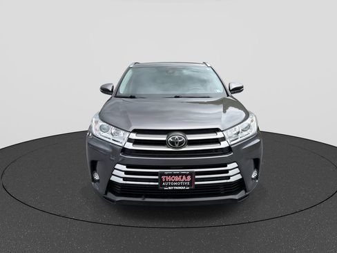 Used 2018 Toyota Highlander XLE AWD/4WD image 3