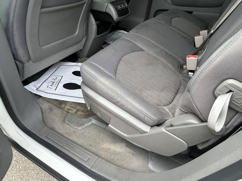 Used 2013 Chevrolet Traverse LS FWD image 9