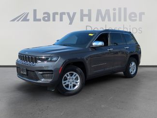 Used 2023 Jeep Grand Cherokee Laredo image 1