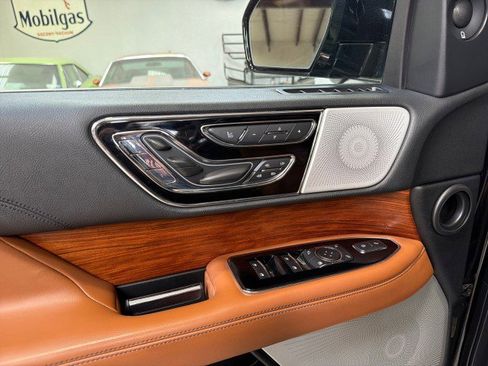 Used 2019 Lincoln Navigator L Reserve image 18