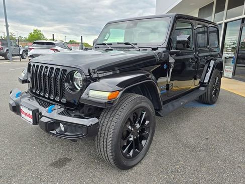 Used 2021 Jeep Wrangler Unlimited Sahara AWD/4WD image 23
