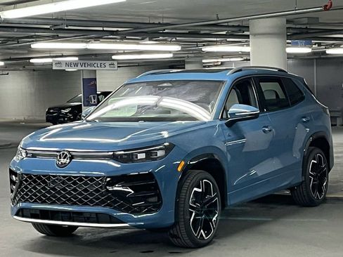 New 2026 Volkswagen Tiguan SEL R-Line AWD/4WD image 3