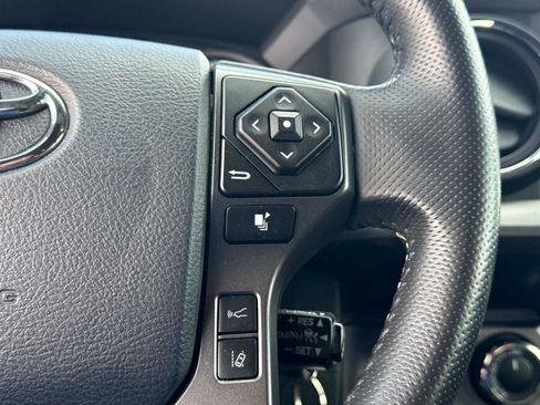 Used 2018 Toyota Tacoma TRD Sport AWD/4WD image 25