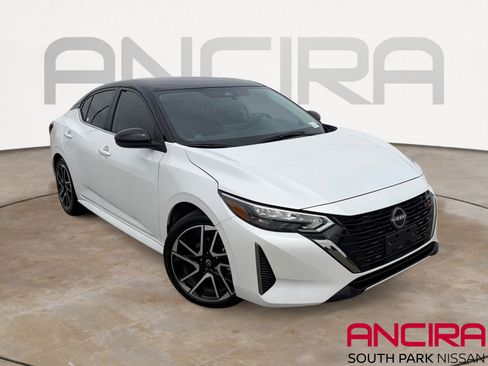 Used 2025 Nissan Sentra SR FWD image 1