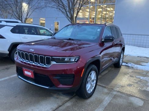 Used 2023 Jeep Grand Cherokee Laredo X image 3