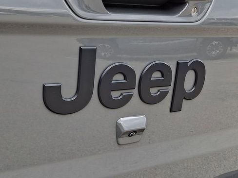 Used 2022 Jeep Gladiator Overland AWD/4WD image 29
