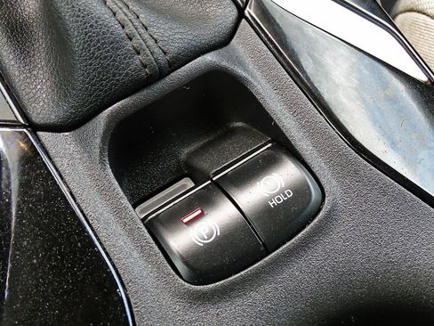 Used 2022 Toyota Corolla LE FWD image 31