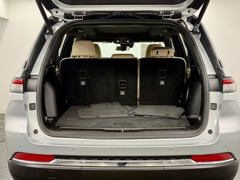 Used 2023 Jeep Grand Cherokee Limited w/ Luxury Tech Group II image 13