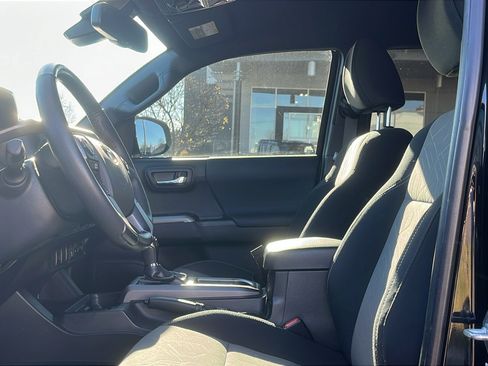 Used 2023 Toyota Tacoma TRD Off-Road image 10