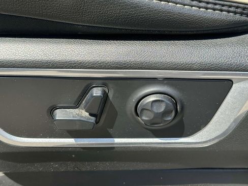 Used 2020 RAM 1500 Laramie AWD/4WD image 15