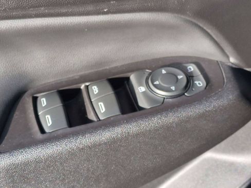 Used 2020 Chevrolet Equinox LT image 23