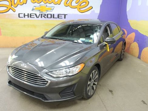 Used 2019 Ford Fusion SE AWD/4WD image 4