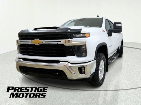 Used 2024 Chevrolet Silverado 3500 LT w/ True North Edition AWD/4WD image 2