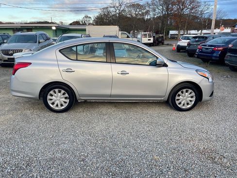 Used 2018 Nissan Versa SV FWD image 9