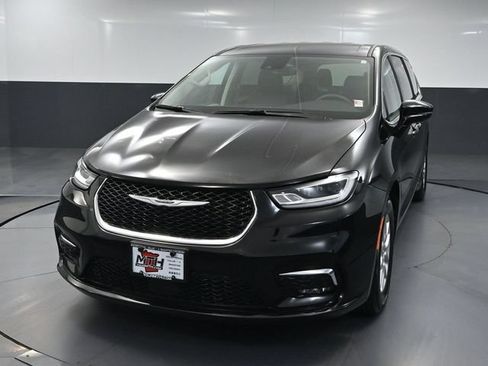 Used 2024 Chrysler Pacifica Touring-L FWD image 11