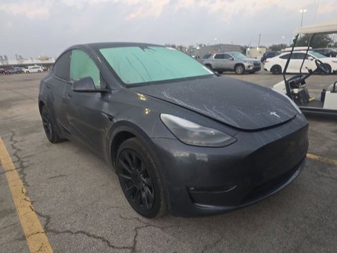 Used 2022 Tesla Model Y Long Range image 2