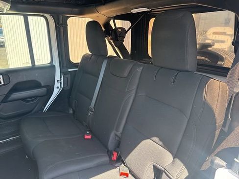 Used 2020 Jeep Wrangler Unlimited Sahara image 9