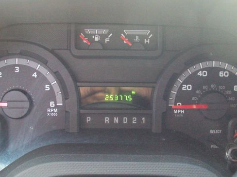 Used 2014 Ford E-250 and Econoline 250 Extended w/ Power Group RWD image 30